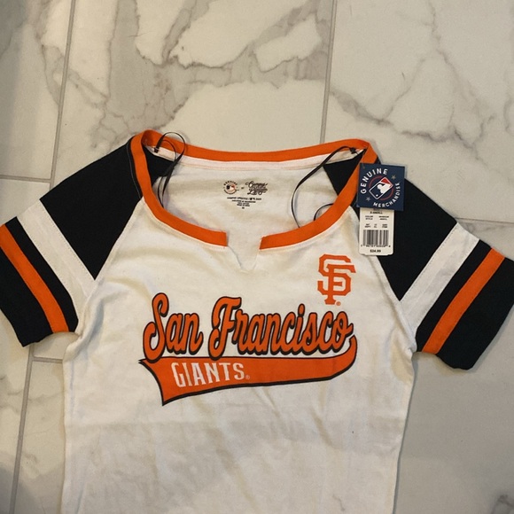 Women’s San Francisco Giants t-shirt.  Go Giants - Picture 4 of 6